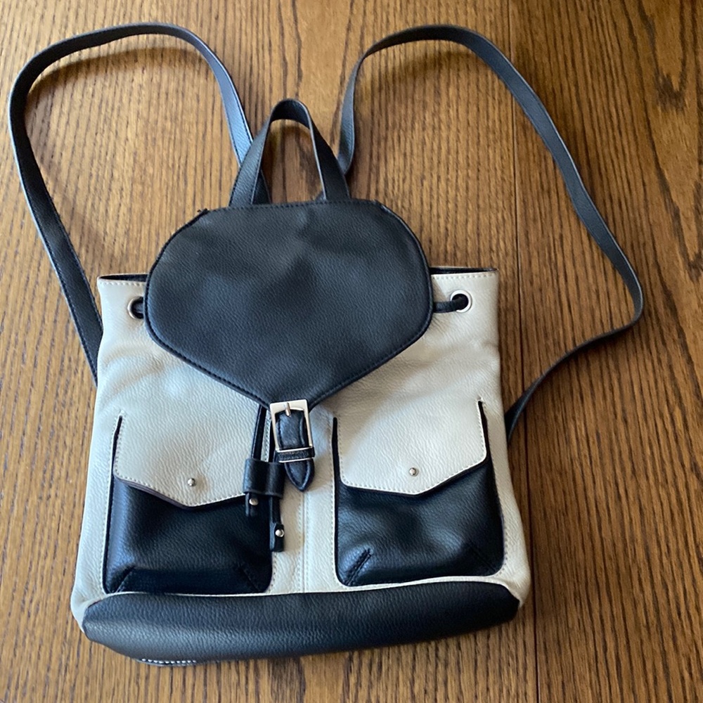 TIGNANELLO LEATHER BACKPACK .